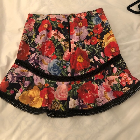 Alice and Olivia floral skirt - Picture 2 of 4